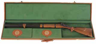 Beretta Over / Under Model 1000 Shotgun,
12 gauge, 30" barrels,
percussion, luggage case, some accessories,
used, by Pietro Beretta - 1980