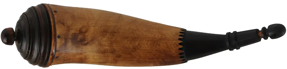 Powder Horn,
11-1/4", paneled tip,
patina finish, turned maple base