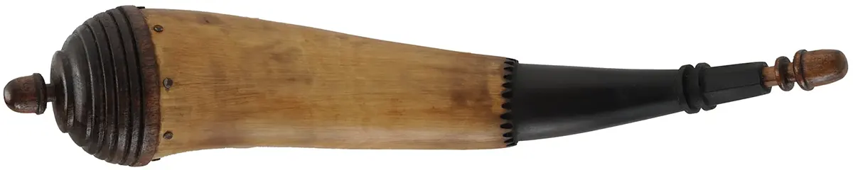Powder Horn,
13", beehive base,
engrailed, paneled neck