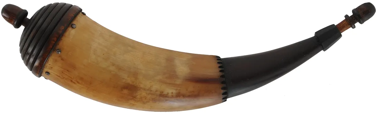 Powder Horn,
11", paneled tip,
beehive base