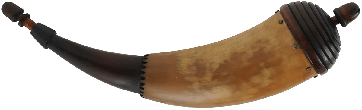 Powder Horn,
11", paneled tip,
beehive base